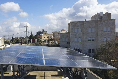 Placas solares instaladas en Jordania.