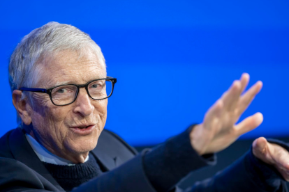 El cofundador de Microsoft y filántropo estadounidense Bill Gates habla durante un panel en la 56ª reunión anual del Foro Económico Mundial (WEF) en Davos, Suiza, el 21 de enero de 2026