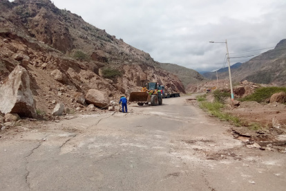 Los derrumbes constantes han provocado daños en la vía Cuenca–Girón–Pasaje, la cual fue cerrada este 5 de febrero por el colapso de un tramo de la carretera.
