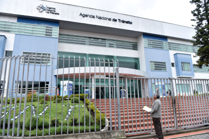 La Agencia Nacional de Tránsito (ANT) dejó de ofrecer sus servicios el 30 de enero de 2026 debido a una investigación por presunta delincuencia organizada y corrupción.