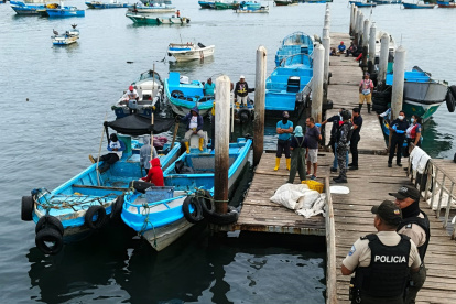 El cadáver, presumiblemente de un hombre, apareció flotando en el mar, cerca del muelle de Anconcito. Se investiga si se trata de un empresario desaparecido.