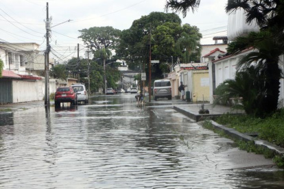 Algunas zonas de Guayaquil ya han presentado inundaciones.
