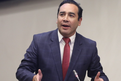 El asambleísta correísta, Juan Andrés González, enfrenta cinco denuncias de legisladores de ADN, quienes piden que sea enjuiciado penalmente.