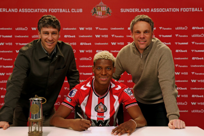 Nilson Angulo firmó un contrato con el Sunderland hasta 2030.