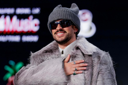 Bad Bunny se prepara para encender el Super Bowl LVIII con ritmo latino y sorpresas en el escenario.
