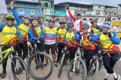 Los integrantes de Ecuaciclismo celebraron en San Luis de Pambil, Bolívar.