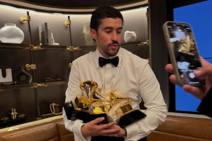 En los 68 años de historia de los Grammy, Bad Bunny fue el primer artista en ganar en la categoría de Mejor Álbum del Año con un disco totalmente en español.