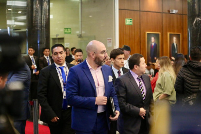 El juez anticorrupción Carlos Serrano compareció ante la Comisión de Fiscalización de la Asamblea durante el juicio político al presidente del Consejo de la Judicatura, Mario Godoy.