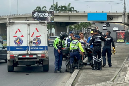 El ciudadano se movilizaba en un vehículo eléctrico. Hasta el lugar llegaron sus allegados.
