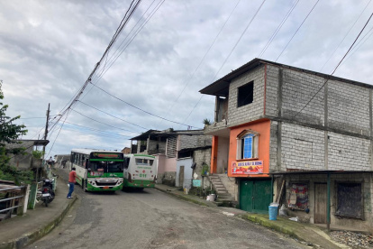 El mal estado de las calles provoca daños en los buses y el riesgo de que ocurran siniestros viales.