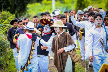 Salasaka honró a la Pachamama con el Pawkar Raymi de los caporales.