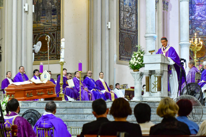 El cardenal Luis Cabrera presidió la misa de exequias del arzobispo emérito de Guayaquil, Antonio Arregui.