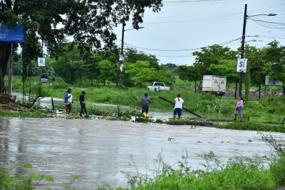 El estero El Macho amenazó a los habitantes de este sector ubicado al norte de Machala.