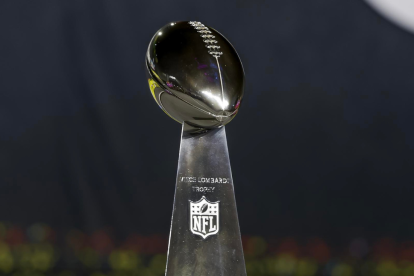 El trofeo que alzará el ganador del Super Bowl.