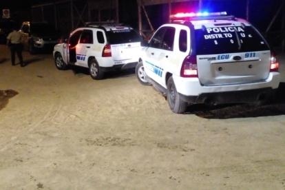 La Policía llegó hasta el recinto Guachapelí para investigar el doble crimen.