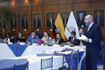 El presidente de la Judicatura, Mario Godoy, expuso sus pruebas documentales ante la Comisión de Fiscalización.