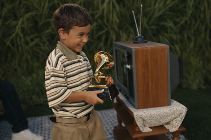 Un niño protagonizó un momento viral en el show de Bad Bunny en el Super Bowl, este domingo 8 de febrero.