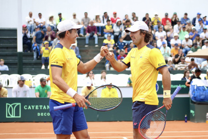 Gonzalo Escobar (i) y Diego Hidalgo sellaron la serie 3-0 para Ecuador, el domingo 8 de febrero ante Australia.