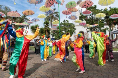 La agenda incluye conciertos, corsos y celebraciones barriales.