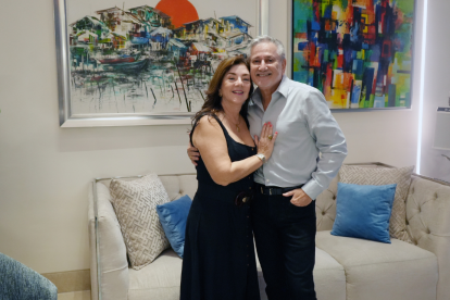 Los anfitriones, Mónica Ricaurtede Abramowicz y David Abramowicz.