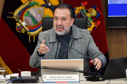 Referencia. El alcalde Pabel Muñoz cuestionó en su programa Frecuencia Quiteña la ley económica urgente del Ejecutivo, que limitaría presupuestos municipales.