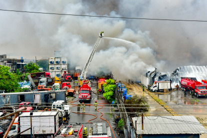 El incendio se combatió durante más de siete horas y fue controlado recién pasado el mediodía.