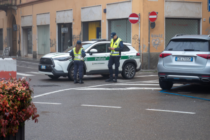 Referencial.La policía italiana resguarda la zona tras el asalto con explosivos a furgones blindados en Cremona, un hecho que conmocionó al país.