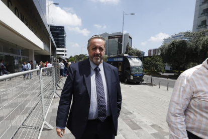 Ramiro García, abogado del alcalde de Guayaquil, Aquiles Álvarez, llegó a la Unidad Anticorrupción del Complejo Judicial Norte para la audiencia de formulación de cargos en el caso Goleada.