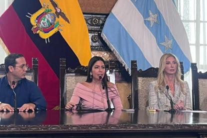 La vicealcaldesa de Guayaquil, Tatiana Coronel, ofreció declaraciones en el Salón de la Ciudad.