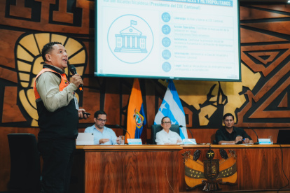 COE Provincial presidido por la prefecta Marcela Aguiñaga.