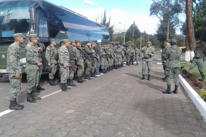 El jefe del Comando Conjunto de las Fuerzas Armadas estableció filtros y evaluaciones para acreditar a medios en actos oficiales.