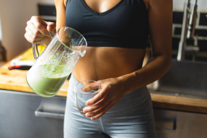 Especialistas advierten que las dietas detox y los planes restrictivos no eliminan toxinas ni reducen grasa de forma real, pero sí ralentizan el metabolismo, provocan efecto rebote y afectan la salud mental.