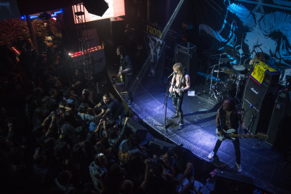 Los suecos Enforcer habían debutado ante 350 personas en 2016. Tres años después de eso presentaron un álbum en español.