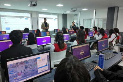 El Municipio de Guayaquil ha ofrecido becas para carreras de tercer nivel en instituciones como el Instituto Superior Universitario Bolivariano de Tecnología (ITB).