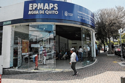 Situación. Desde inicios de febrero, los usuarios acuden a agencias de la Epmaps para denunciar altos costos en planillas del agua potable, pero no hay soluciones.