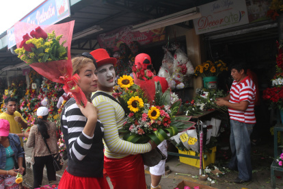 Mercado de las Flores en Guayaquil amplía horario por San Valentín.