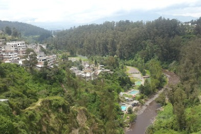 Los bomberos atendieron la emergencia en el Reservorio de Guangopolo.