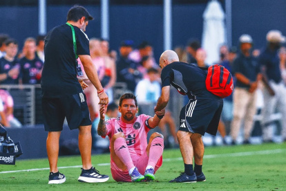 Lionel Messi sufrió una molestia muscular y se obliga la postergación del partido entre Inter e Independiente