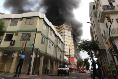 Incendio en la Bahía de Guayaquil.