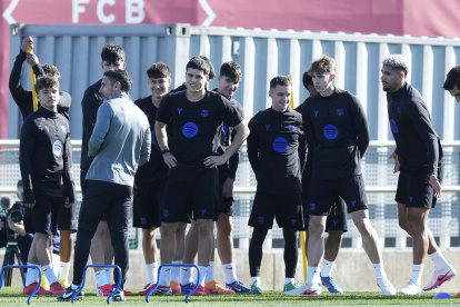 Los jugadores del FC Barcelona durante el entrenamiento que el equipo azulgrana.