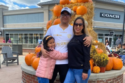 Hincha ecuatoriano, Juan Carlos Mendoza, junto a su familia apoyarán a la selección en el Mundial 2026.