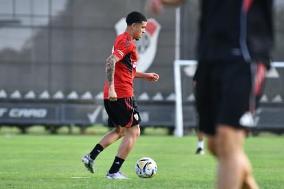 Kendry Páez en entrenamiento de River Plate.