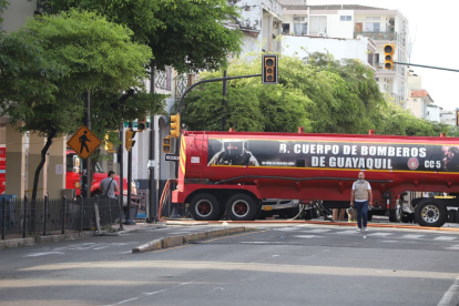 Hay calles cerradas en zonas cercanas al edificio Multicomercio, en el centro de Guayaquil.