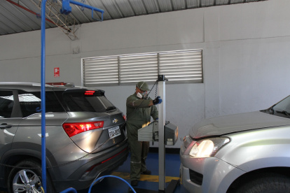 La matriculación vehicular de autos que no son nuevos sigue suspendida.