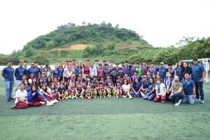Más de 200 estudiantes representaron al colegio y destacaron en fútbol, básquet, vóleibol, atletismo y natación, demostrando talento y trabajo en equipo.
