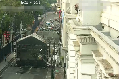 Tarima instalada en la calle Malecón.