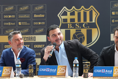 Miguel Montalvo (izquierda) tomó por subrogancia la presidencia del Barcelona SC que dejó Antonio Álvarez de forma temporal.