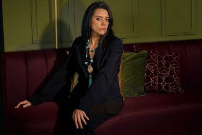 Nena Von Sternberg detrás de los trajes hechos a medida