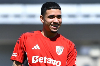 Kendry Páez juega en River Plate, luego que Chelsea lo cediera en enero.