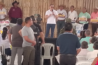 El presidente Daniel Noboa en la visita en Daule a los agricultores.